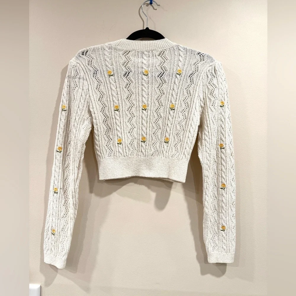 🔥Zara Cream Cable Knit Sweater with Floral Accents🔥